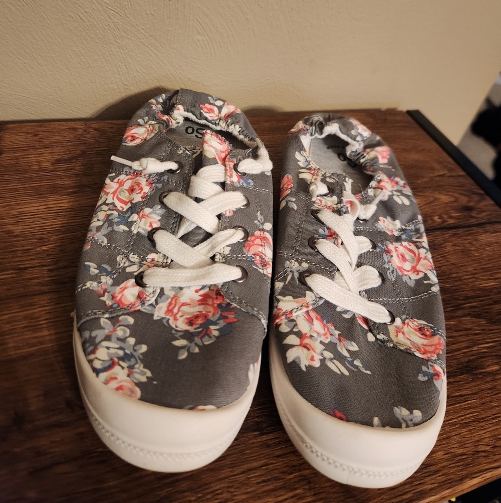 SO Floral Gray Sneakers with White Laces Size 10